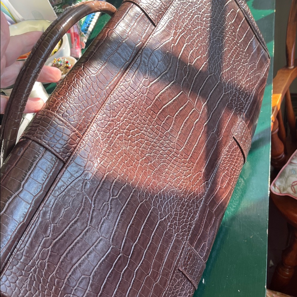 Elegant Brown Crocodile-Embossed Women's Bag - Picture 6 of 6